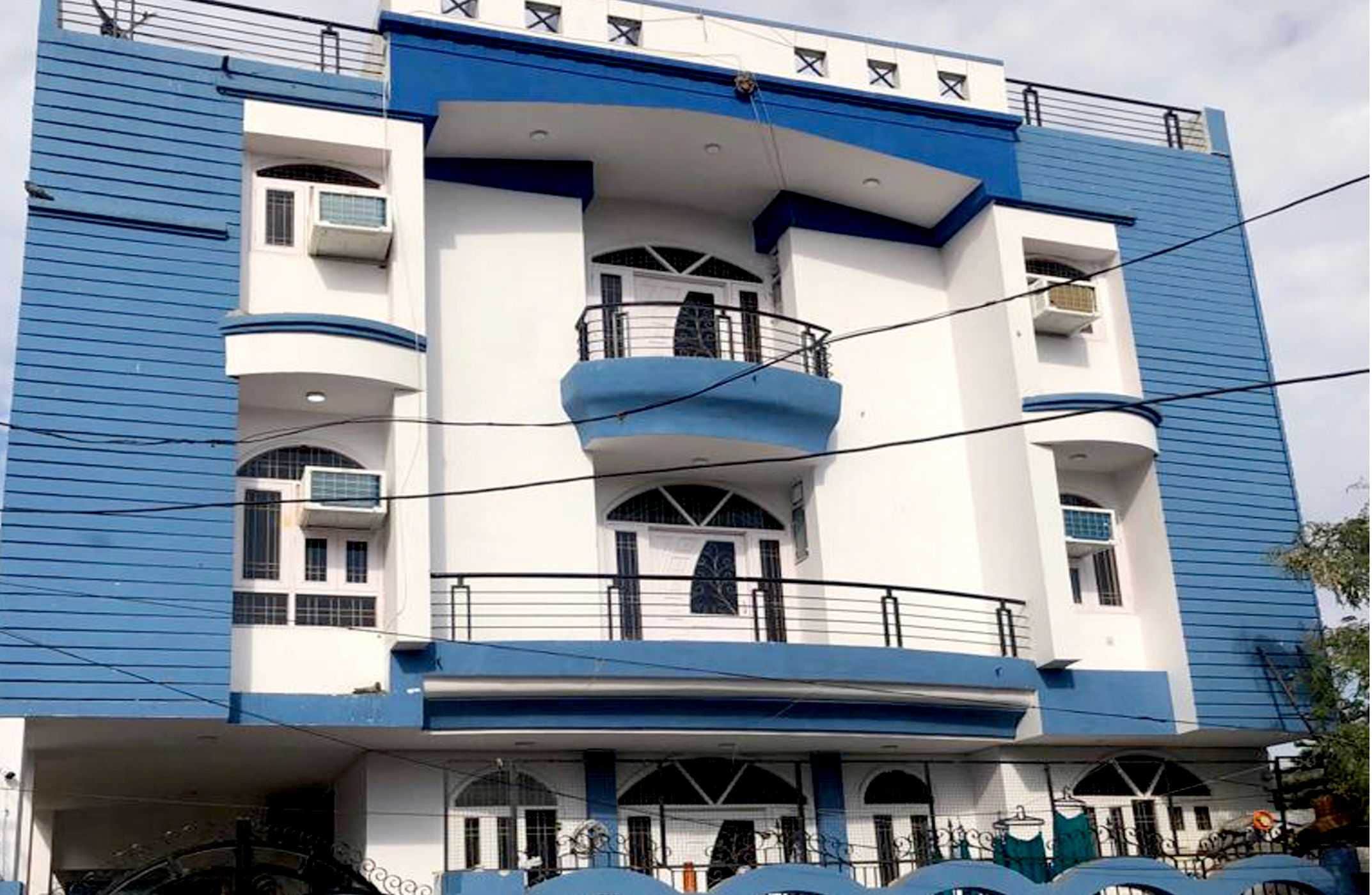 Hotel Helo Stay - Tap to explore photos