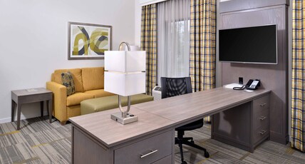 Hampton Inn & Suites by Hilton Shelby Room Type - 1KN STDO MIC FRIDG WTBR NS
