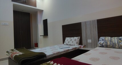 Hiramani Hotel & Restaurant Room Type - Twin AC Room
