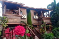 Whispering Woods Inn