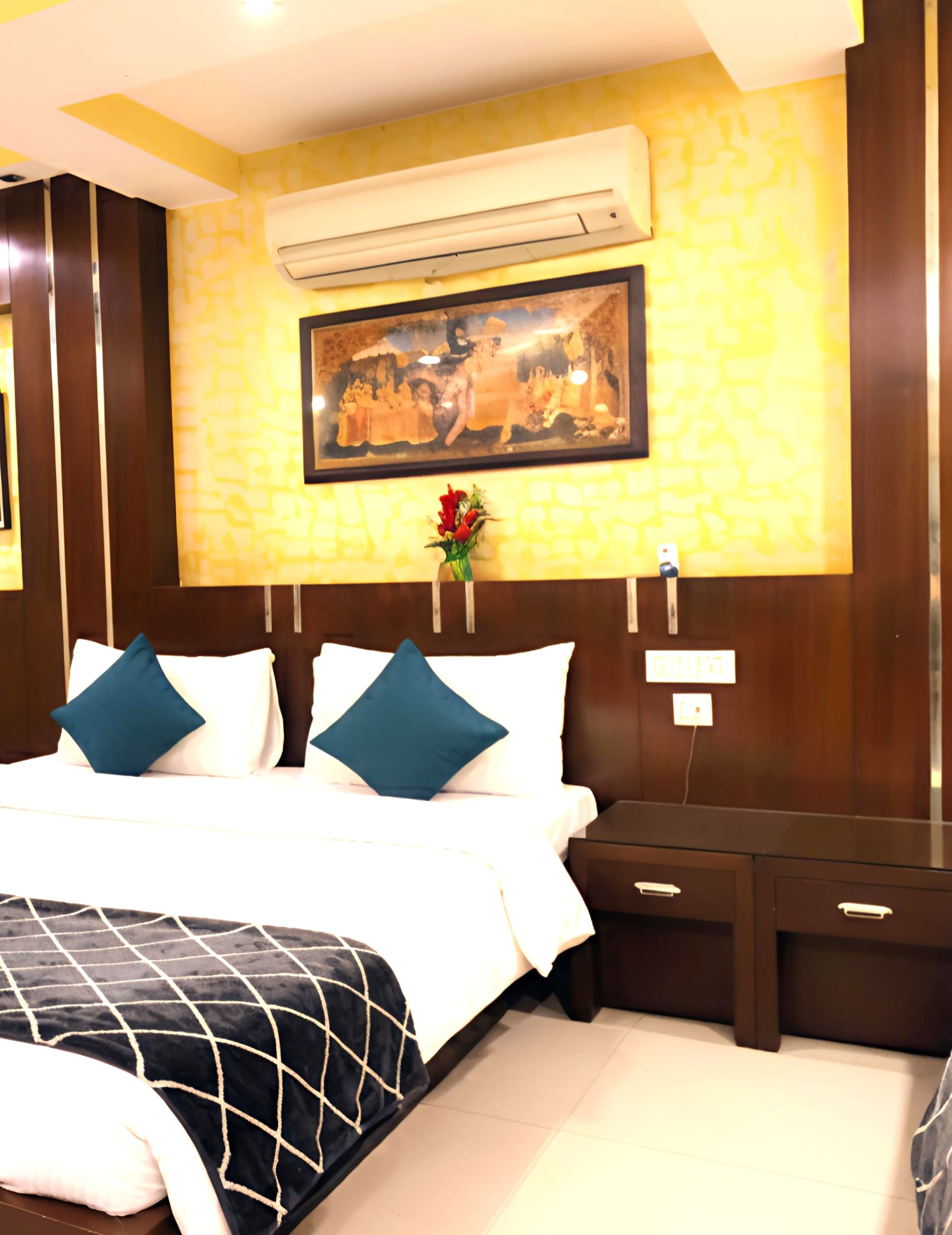 Hotel Star view'5 Min from New Delhi Railway Station - Tap to explore photos