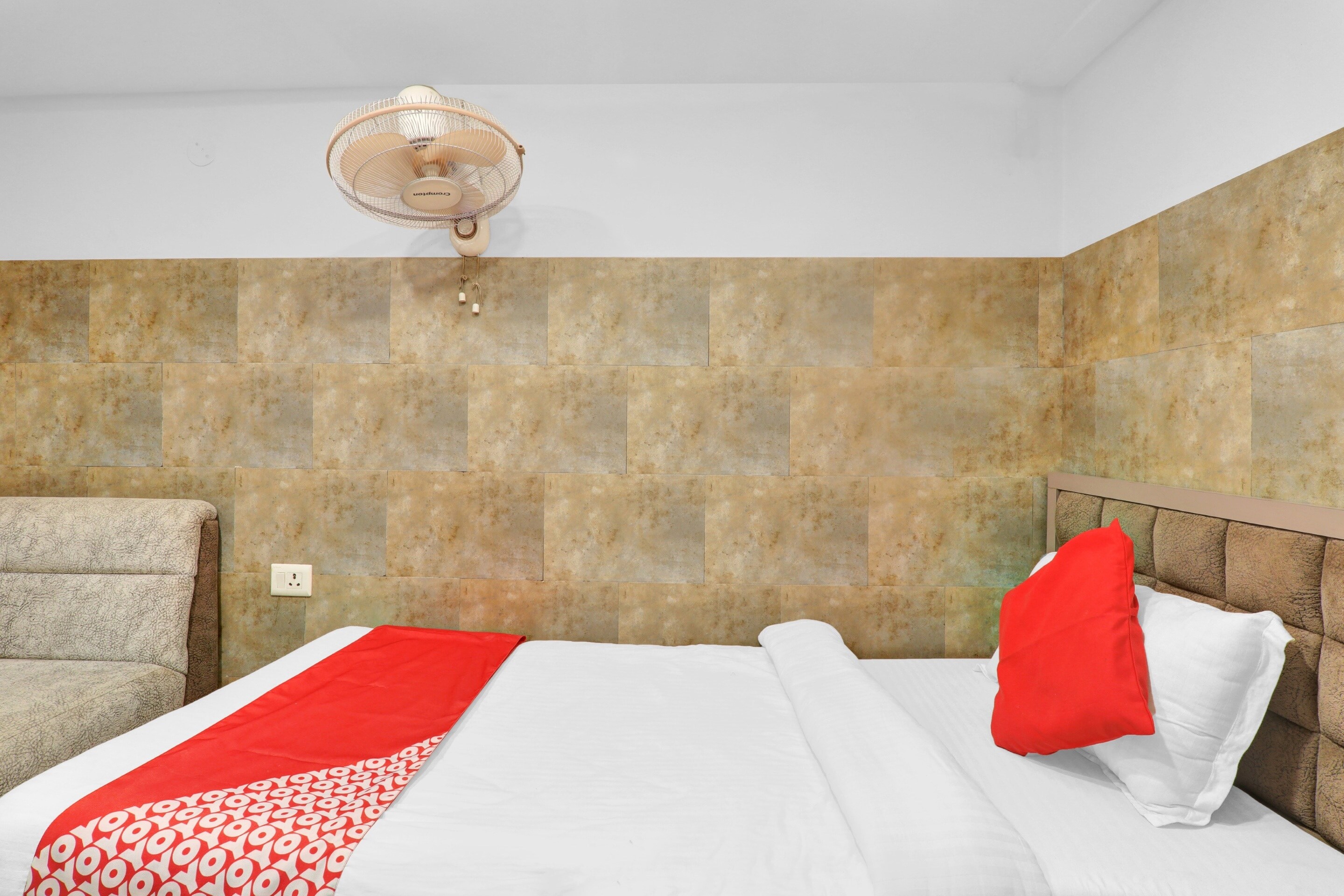 Super Hotel O Sada Shiv Guest House - Tap to explore photos
