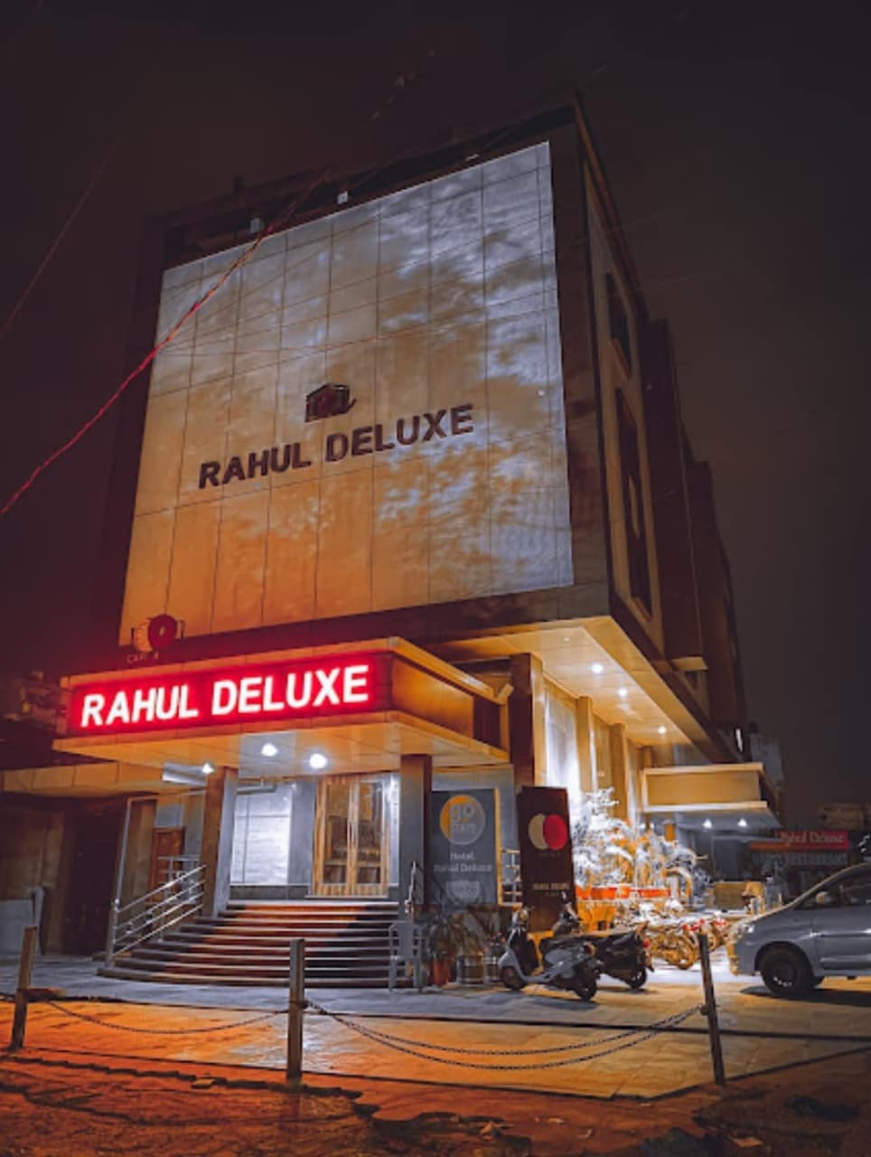 Hotel Rahul Deluxe - Tap to explore photos