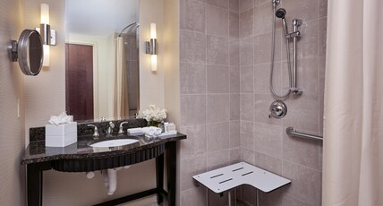 Hilton Baltimore Room Type - 2 DOUBLE ACC RI SHWR