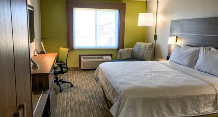 Holiday Inn Express Hotel & Suites Lubbock West Room Type - 1 King Standard Mobil Access Tub
