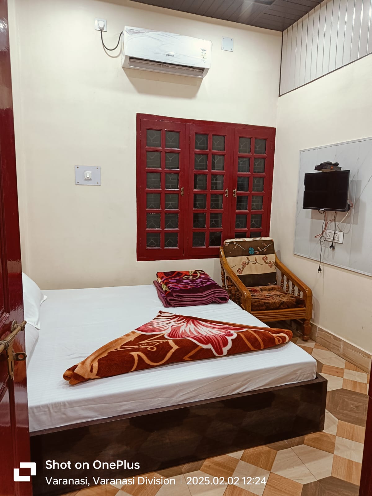 Holy City Homestay - Tap to explore photos