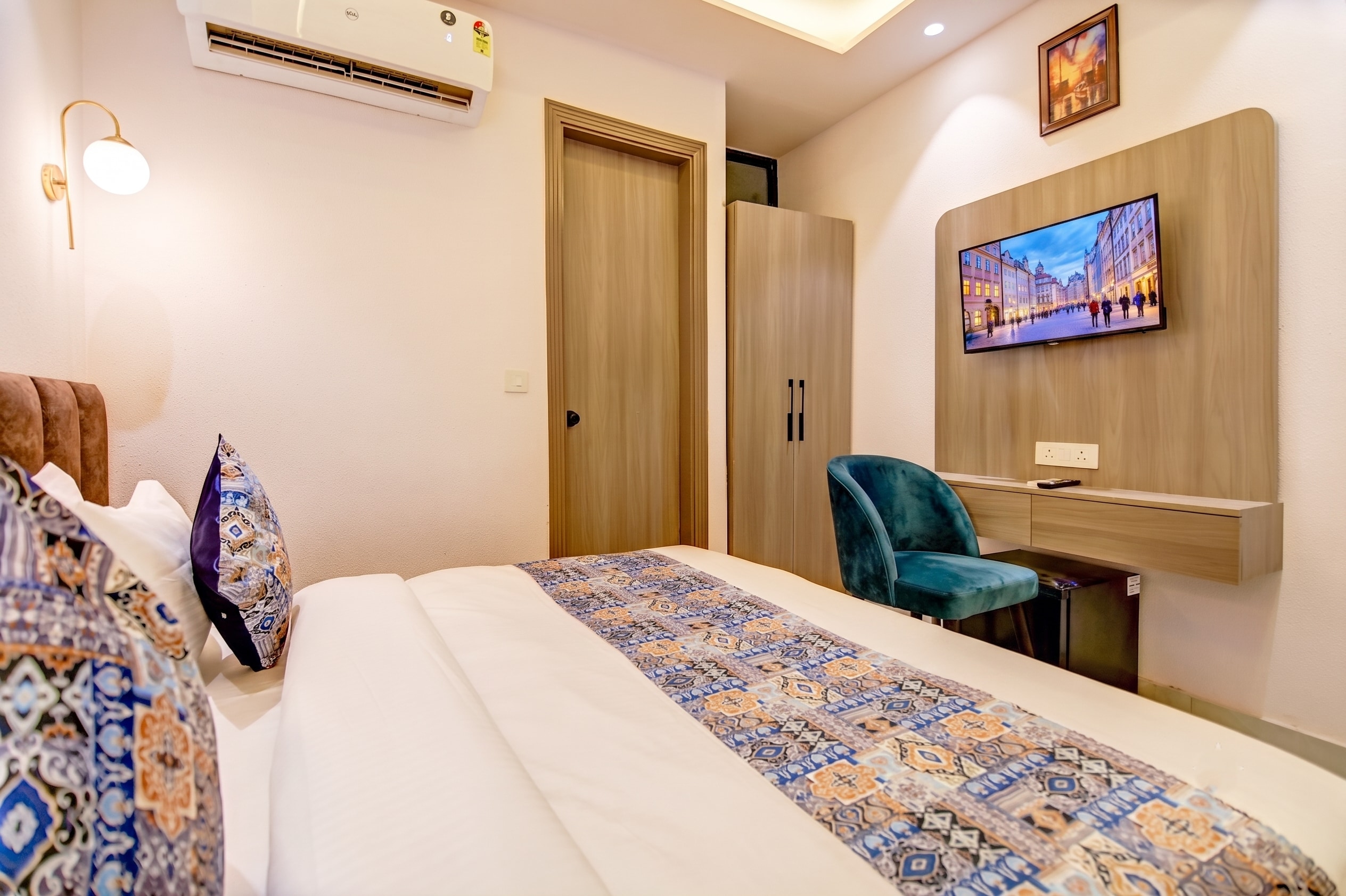 Golden Key- Adarsh Nagar Near Maxx & Fortis Hospital - Tap to explore photos