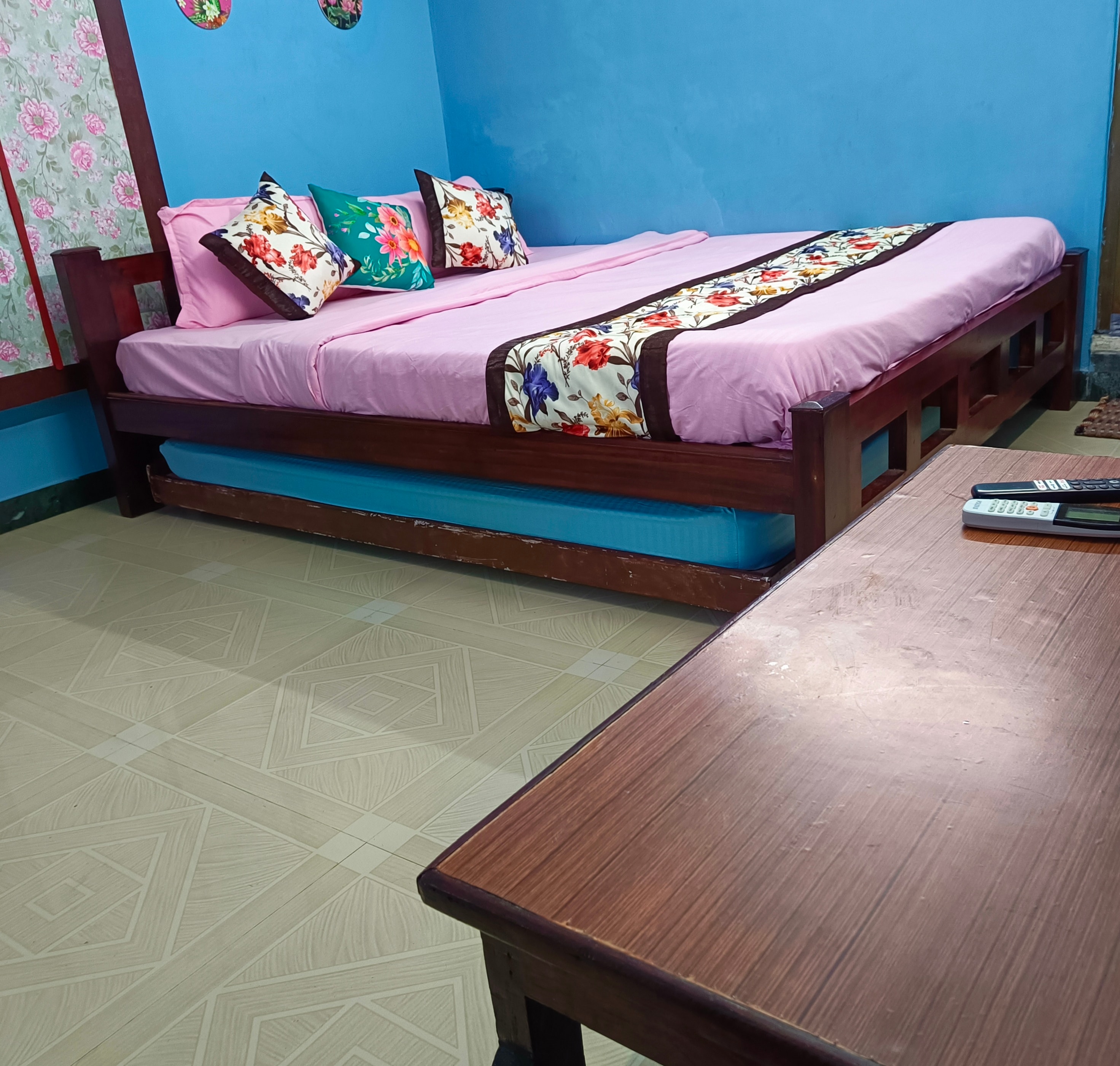 Blue Waves HomeStay - Tap to explore photos