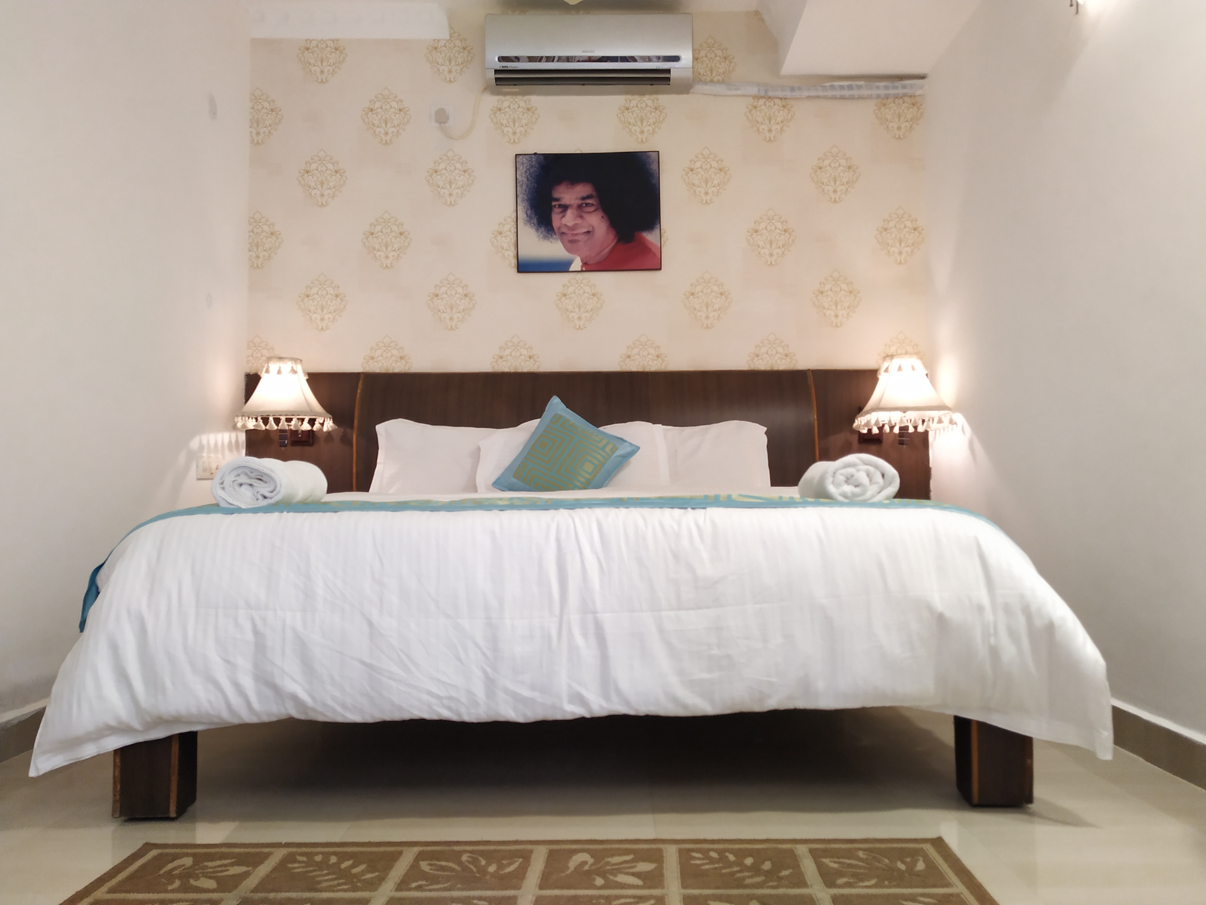 Aum Hotel - Tap to explore photos