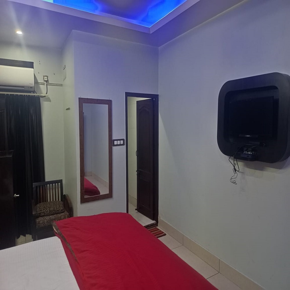 HOTEL 42 - Tap to explore photos