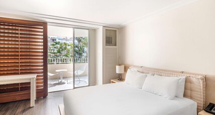 Hilton Vacation Club The Modern Honolulu Room Type - STUDIO PRTL OCNVW KG BLC