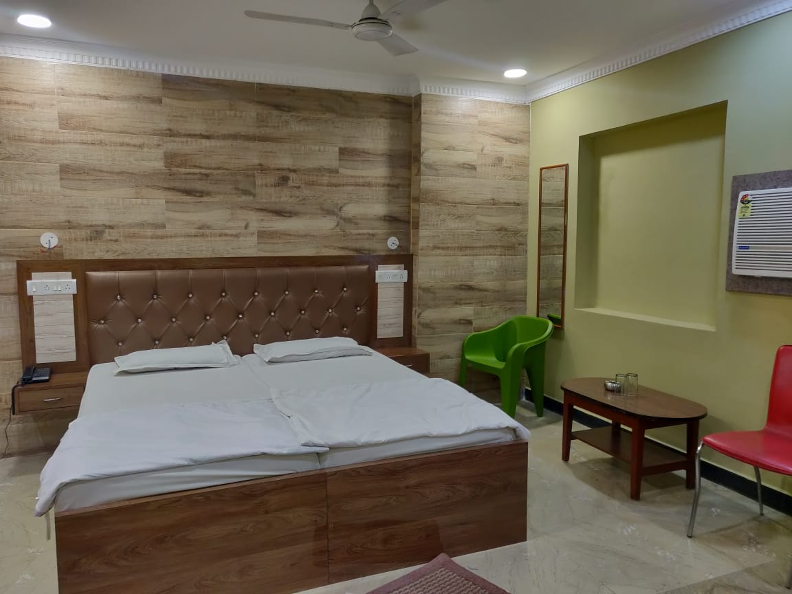 Hotel Kuldeep - Tap to explore photos