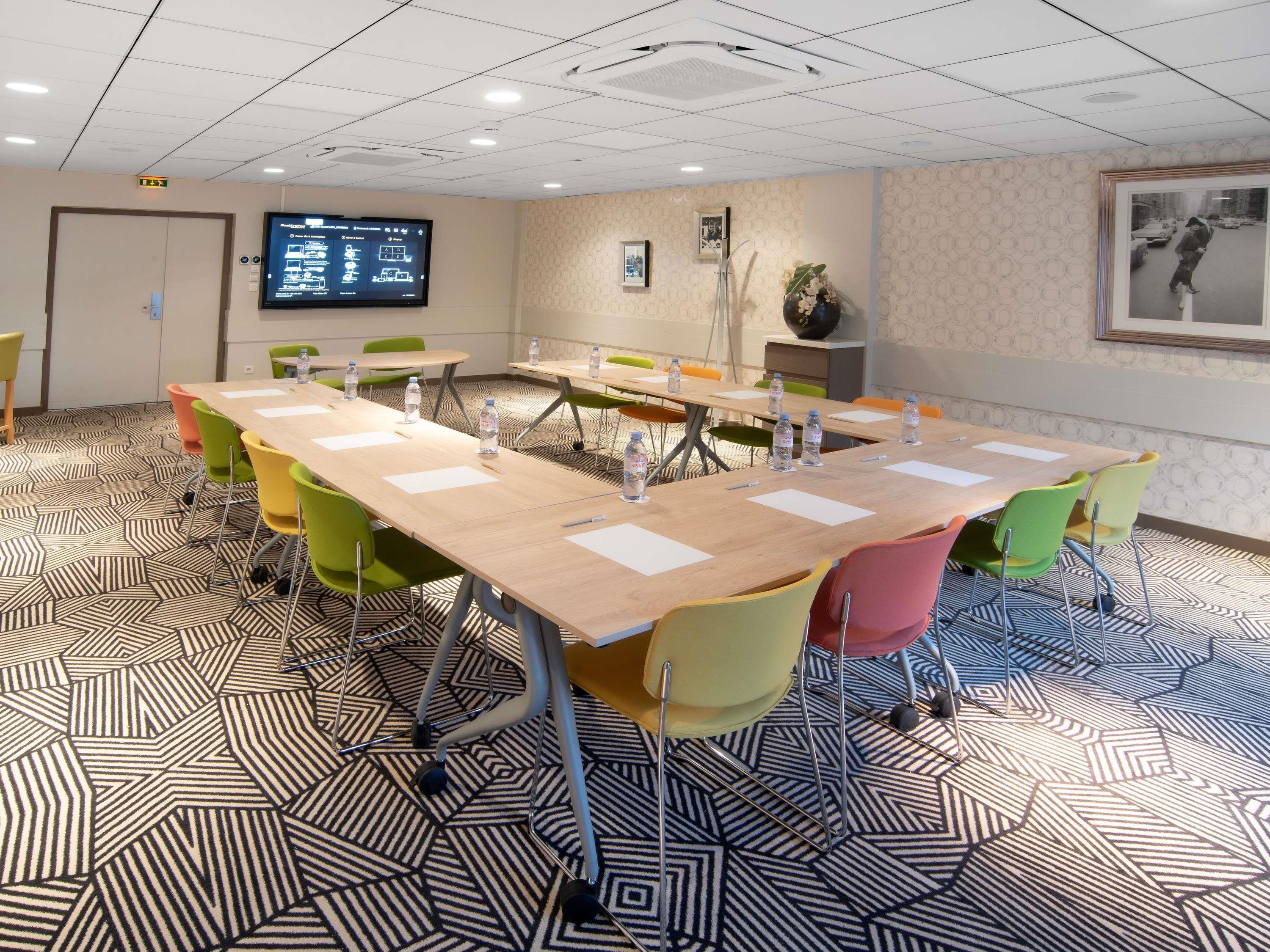 ibis Styles Clermont-Ferrand Le Br - Tap to explore photos