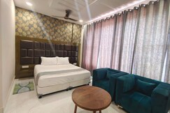 STAY @333 FOOD COURT & HOSPITALITY