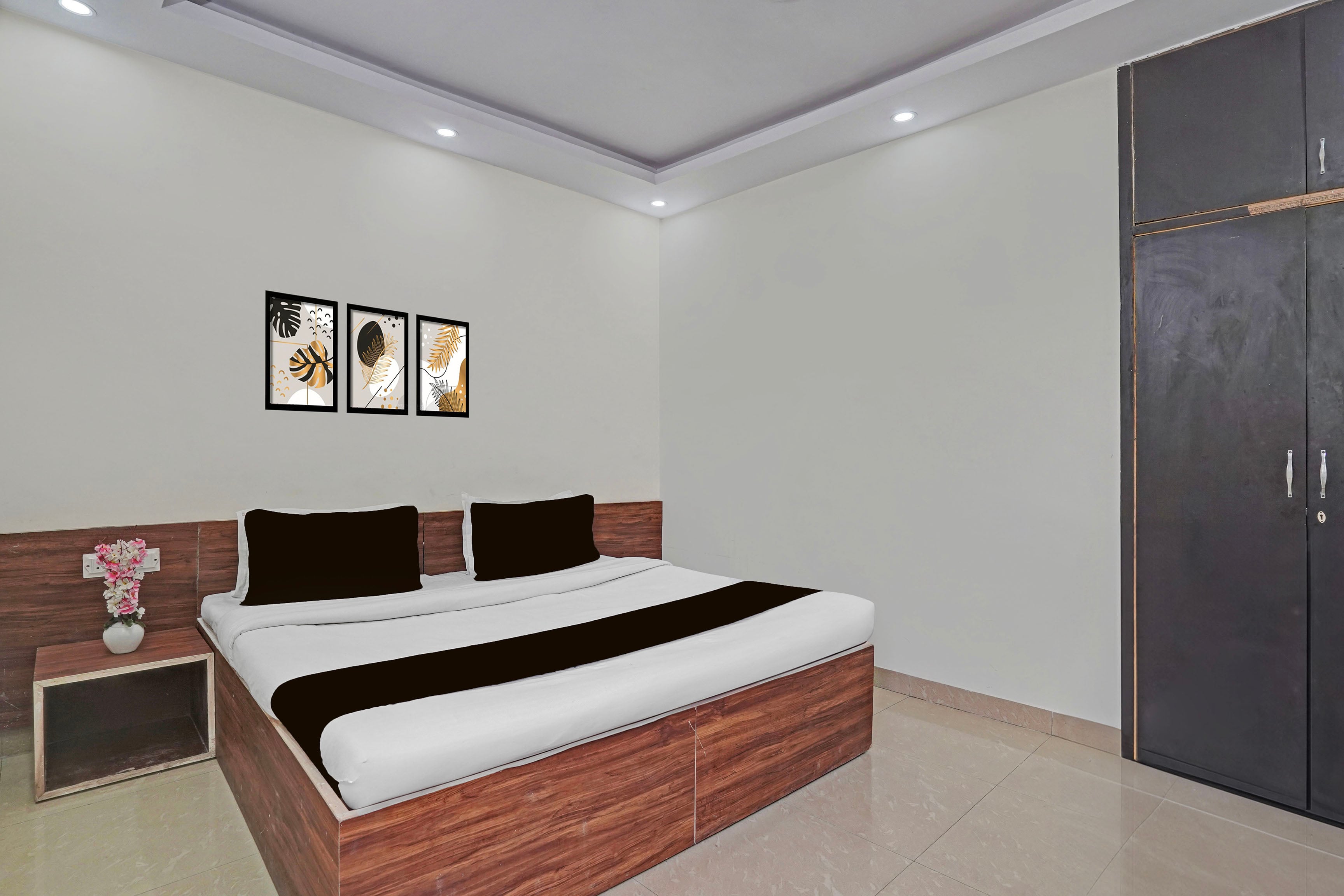 Hotel O Diamond Home Stay - Tap to explore photos