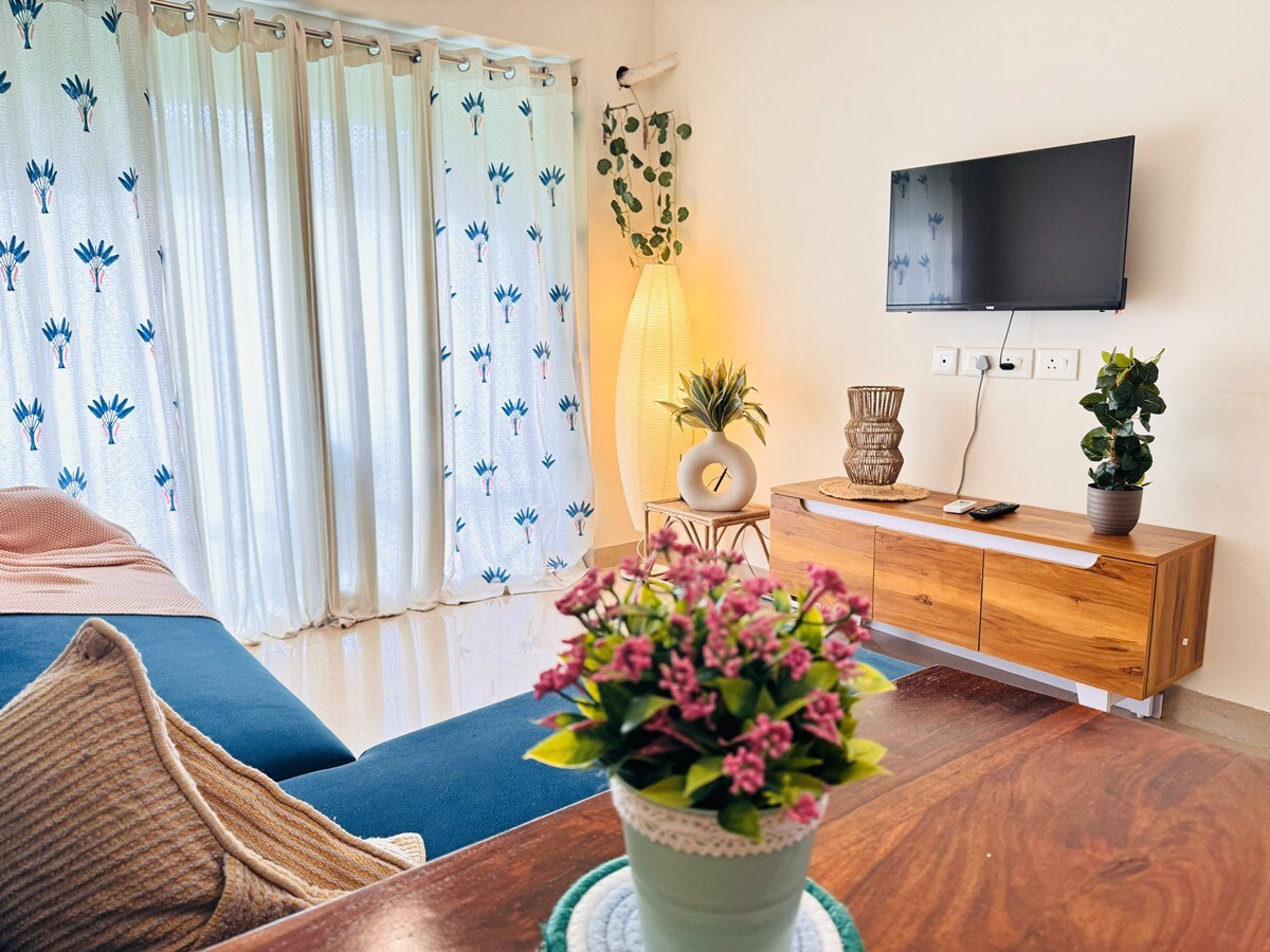 Thalora | Luxe Big 1BHK| 5 mins to Baga Anjuna| Pool Balcony - Tap to explore photos