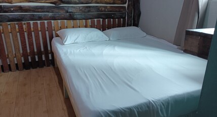 Hotel O Hi Inn 2 Room Type - Deluxe Double