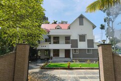 Luxury Homestay in Ernakulam 2BHK by homeyhuts