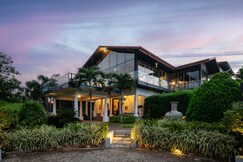 Fox Kandy by Fox Resorts- Luxury in the Mist