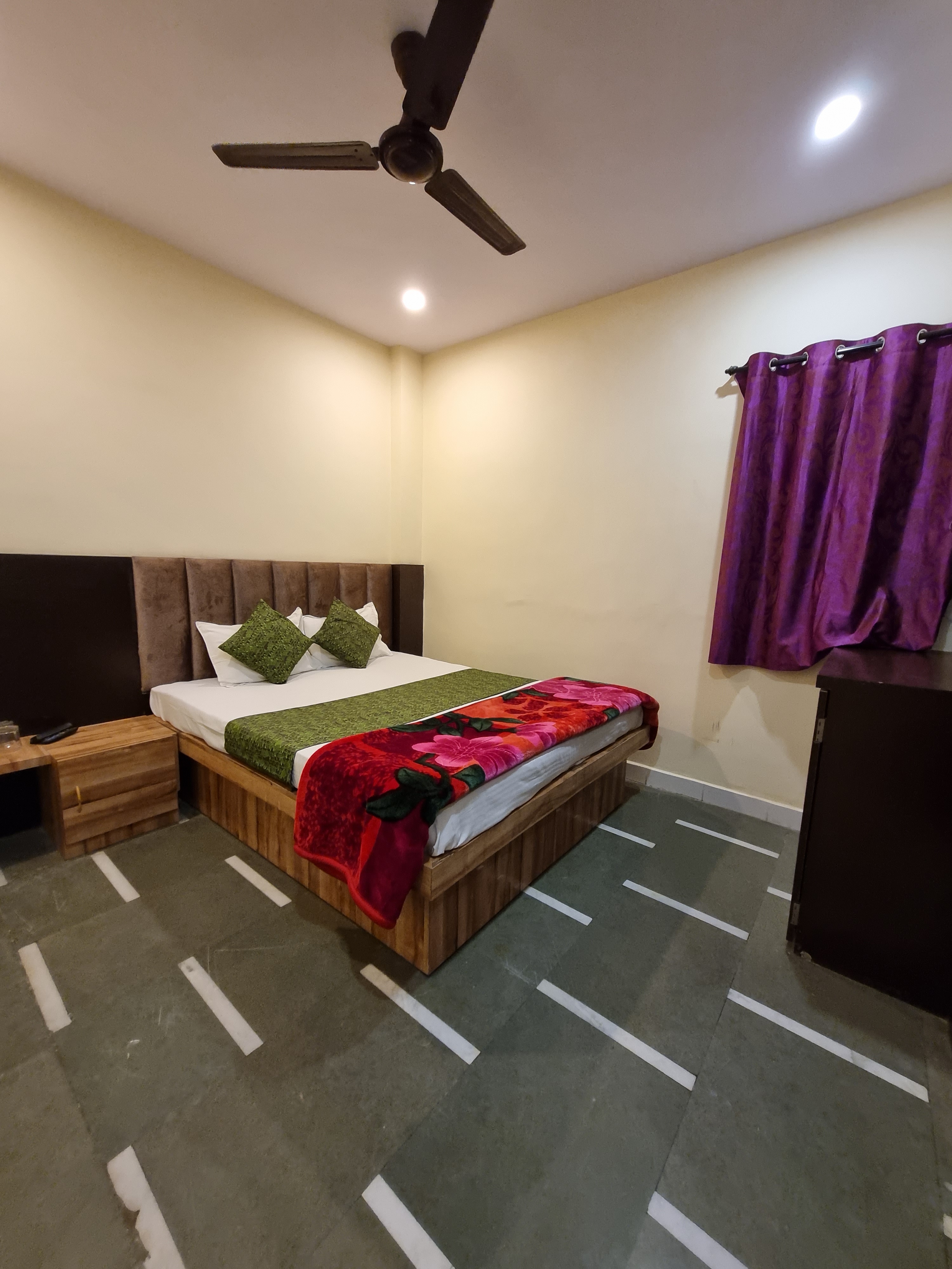 Hotel Shree Shivtam - Tap to explore photos
