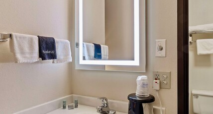 SureStay Hotel by Best Western Twin Falls Room Type - 1 King Bed, Non-Smoking, Lounge Chair, Desk, Microwave And Refrigerator, Full Breakfast SureStay Hotel by Best Western Twin Falls Room Type - 1 King Bed, Non-Smoking, Lounge Chair, Desk, Microwave And Refrigerator, Full Breakfast