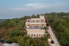 7BHK Seaview Villa w/ Infinity Pool & Ropeway Lift by Savera Stays