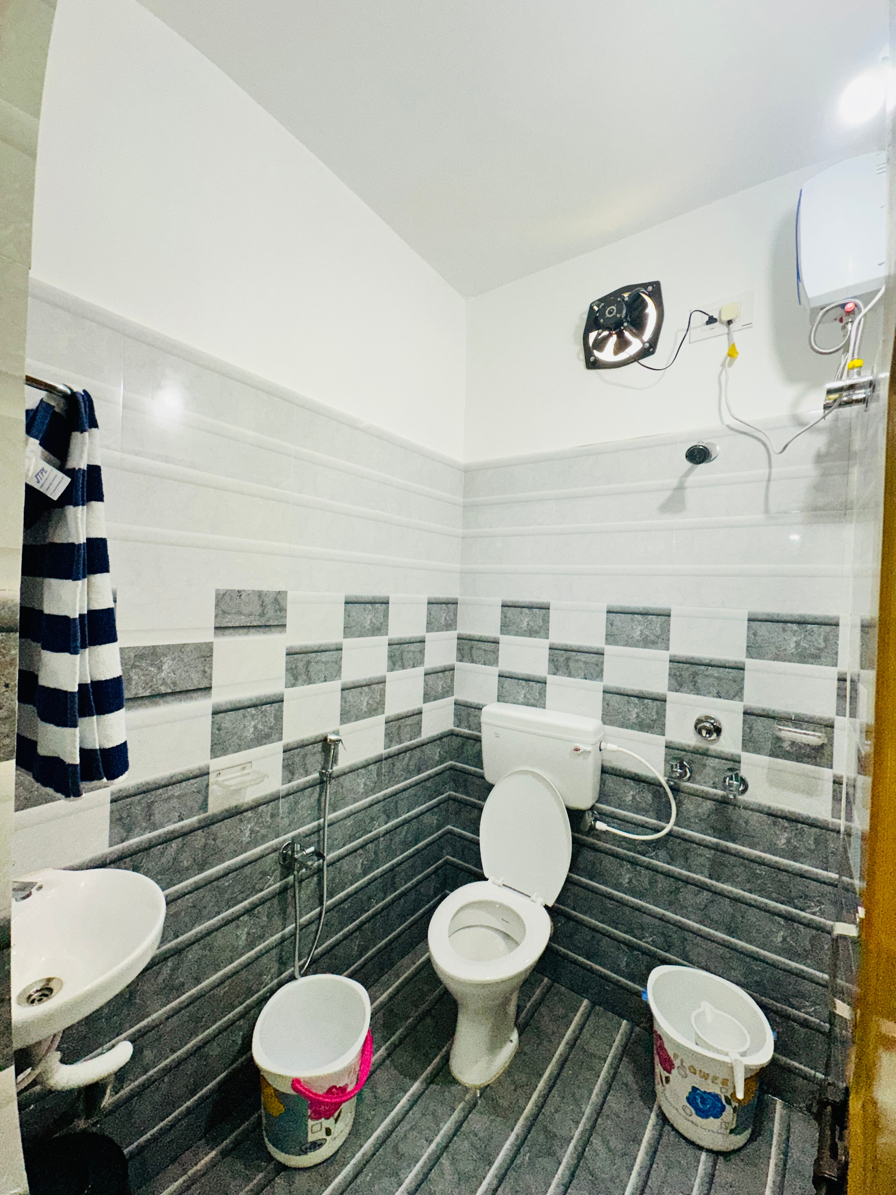 HOTEL SHREE KHETRA - Tap to explore photos