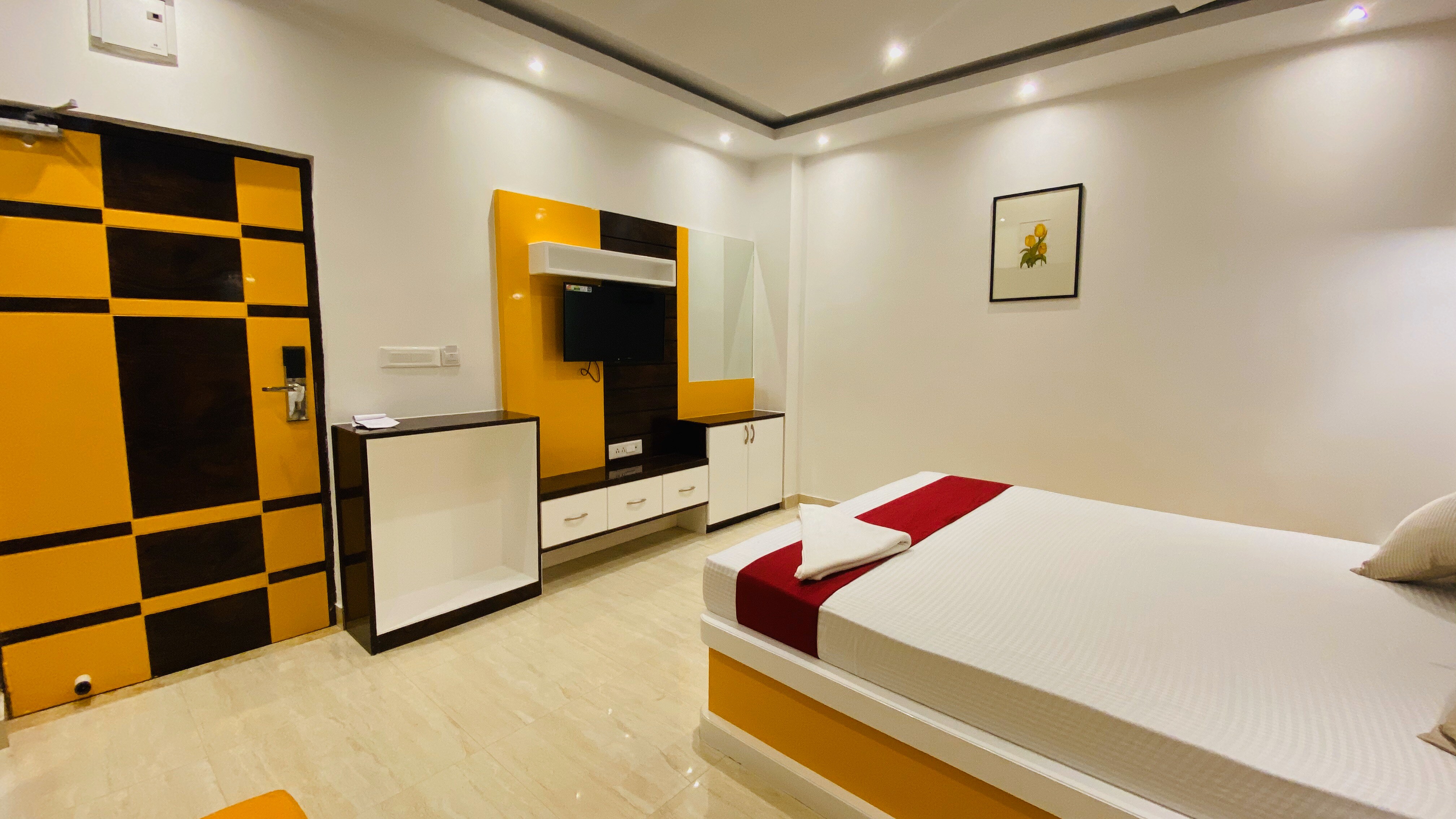 Hotel Kailash Tower - Tap to explore photos