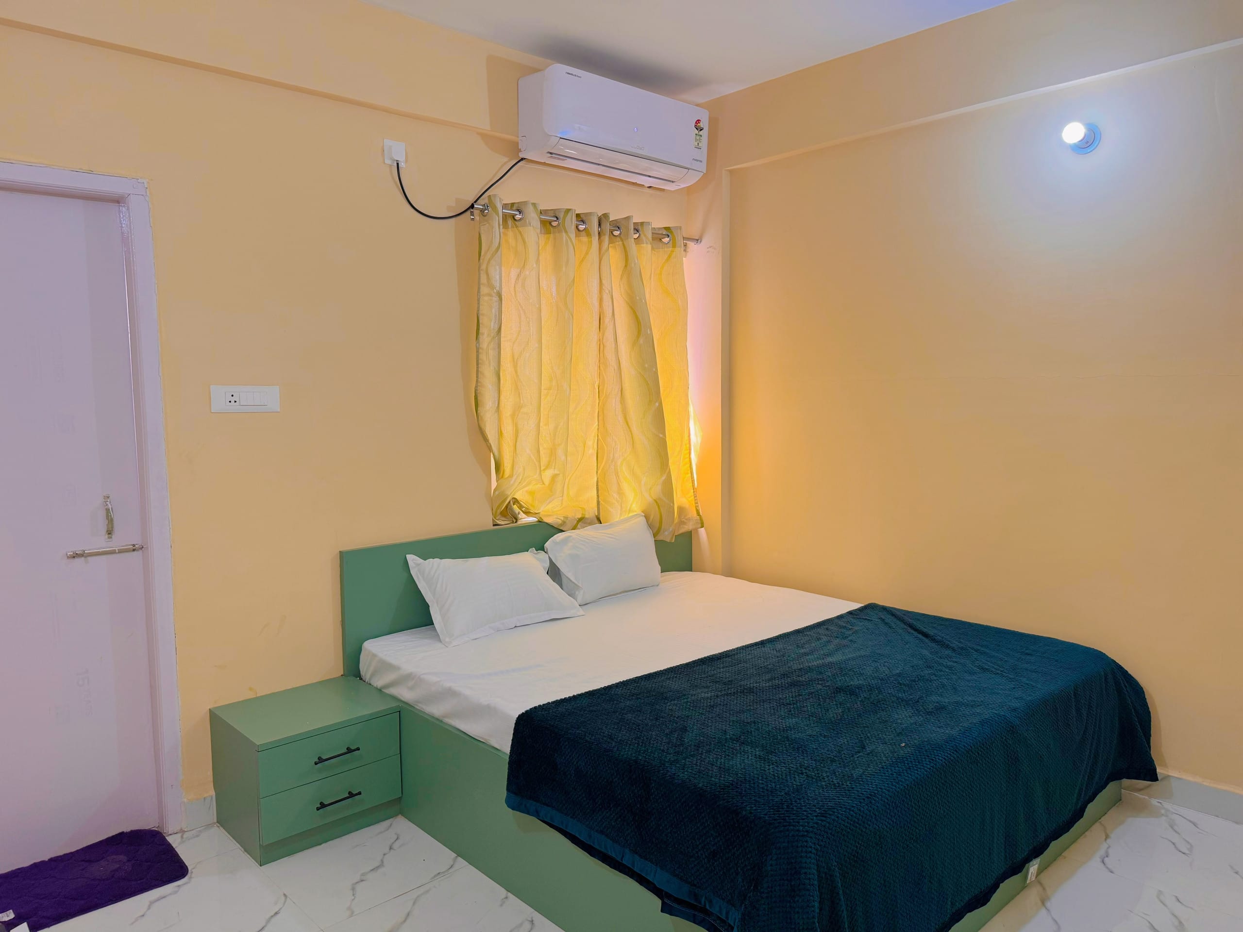The Grand 3BHK Retreat Fully Serviced Stay 402 - Tap to explore photos