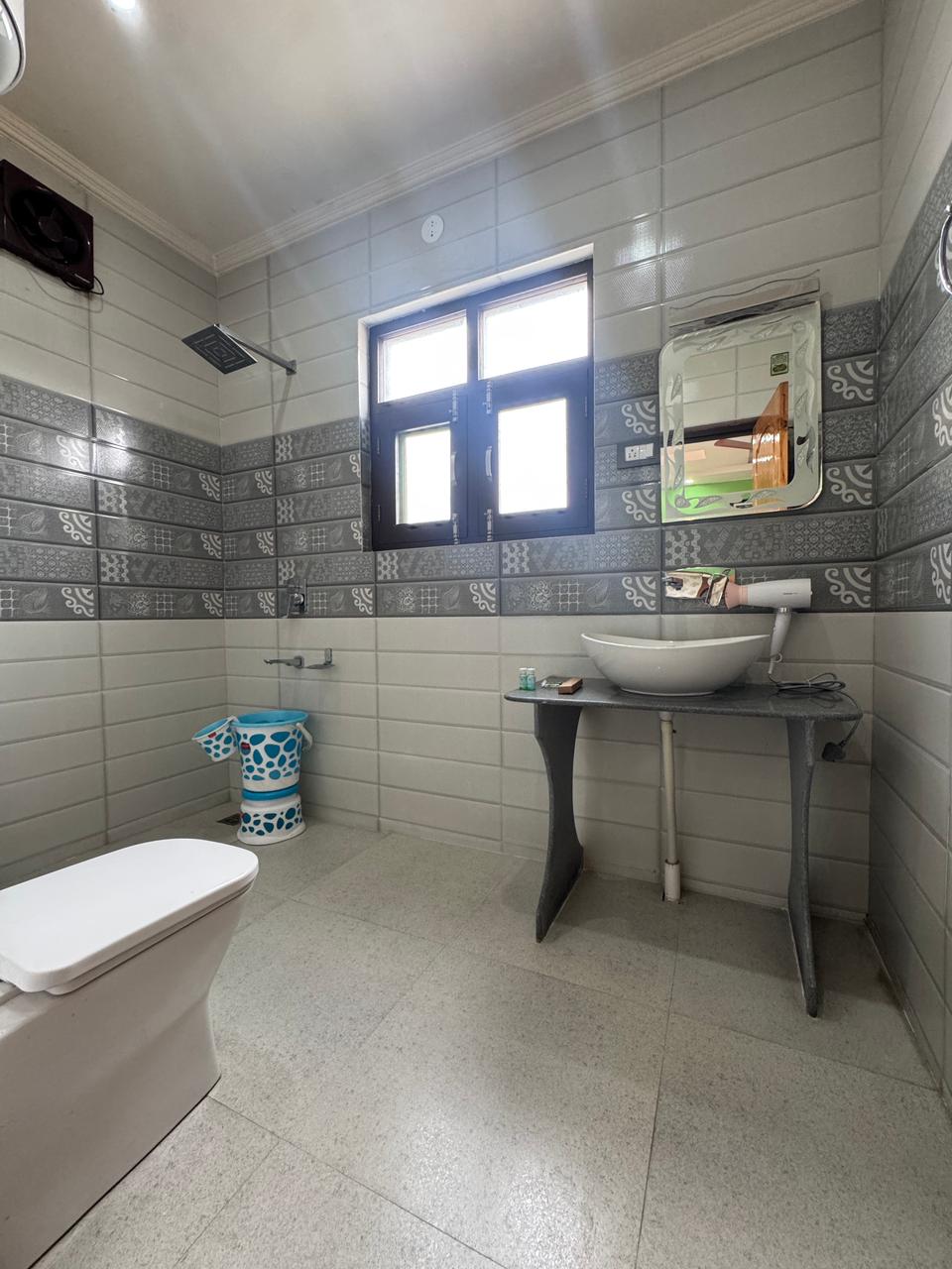 SHUHRAH-I-AFAQ - Tap to explore photos