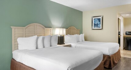 Best Western Gateway to the Keys Room Type - 2 Queen Beds, Non-Smoking, Pool View, Microwave And Refrigerator, Wi-Fi, Full Breakfast