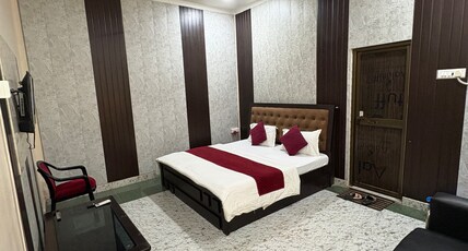 Hotel Indra Palace Room Type - SUPER DELUXE ROOM