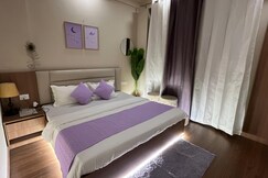 Stayora Luxury Stay Modern Room Prime Location