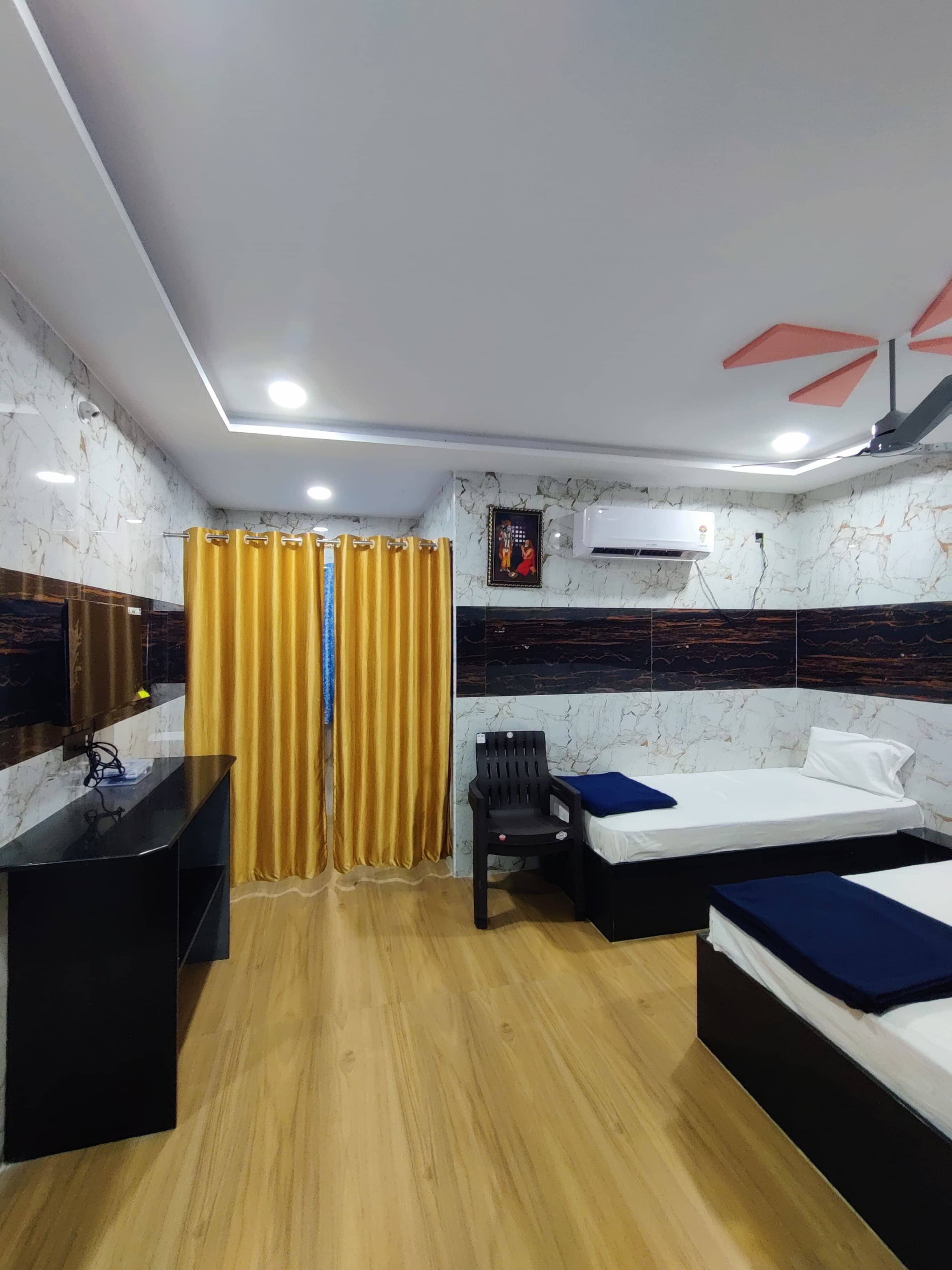 GPG RESIDENCY (GURUPADUKA GRAND RESIDENCY ) - Tap to explore photos