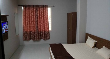 Hotel Trimurti Inn Room Type - Deluxe Room