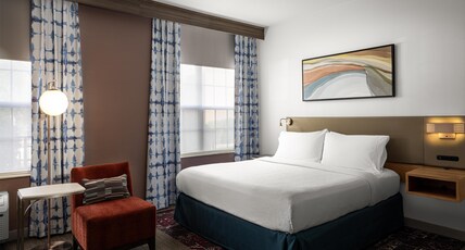 Hilton Garden Inn Phoenix Airport Room Type - KING DLX W  ROLL IN SHWR