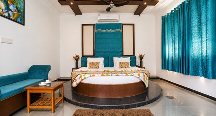 Hari Priya Resort Udaipur Room Type - Royal Queen Pool View Suite