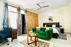 BluO Studio Defence Colony Mkt - Kitchen, Balcony