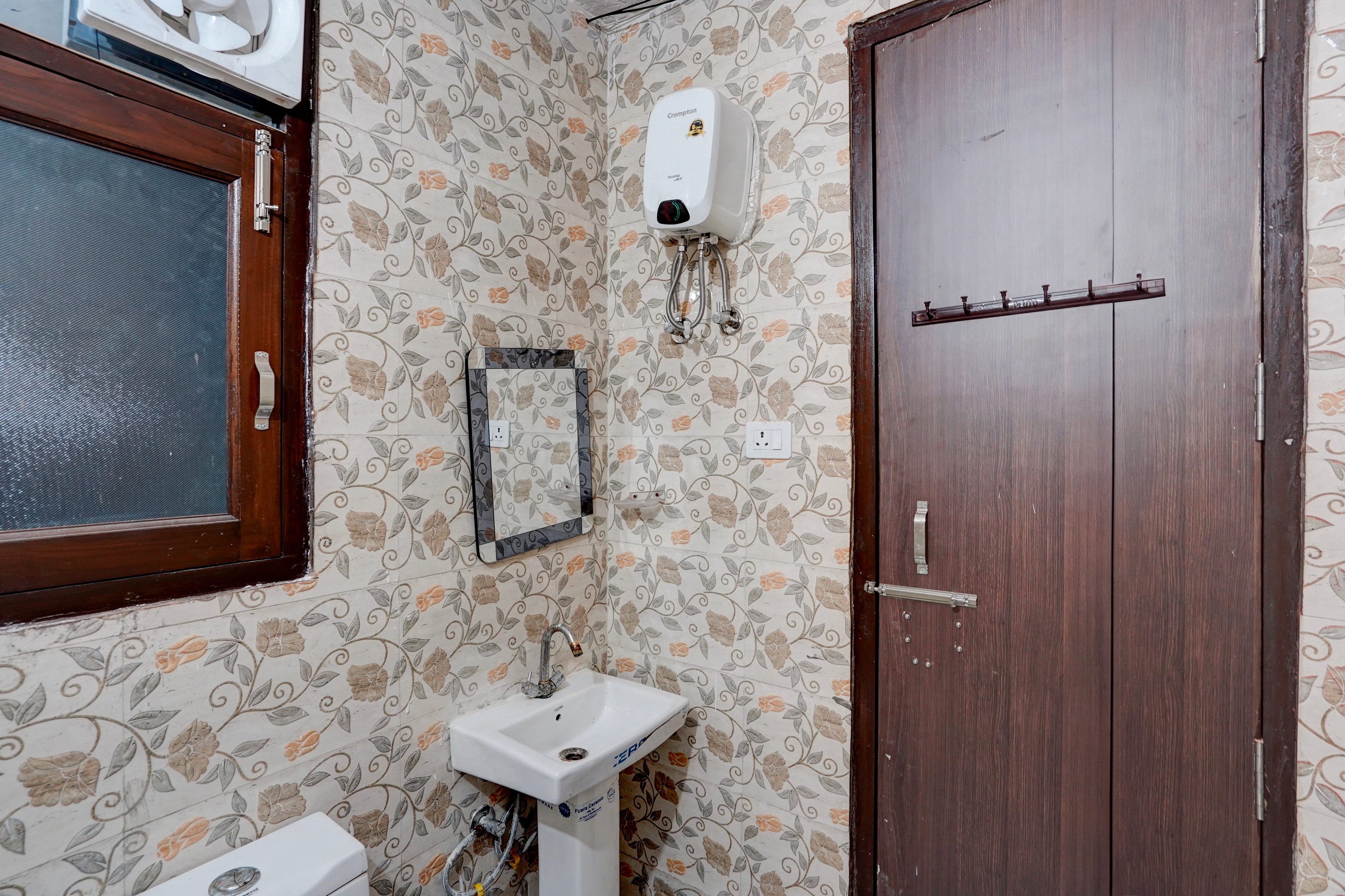 OYO 823774 Sai Hotel - Tap to explore photos