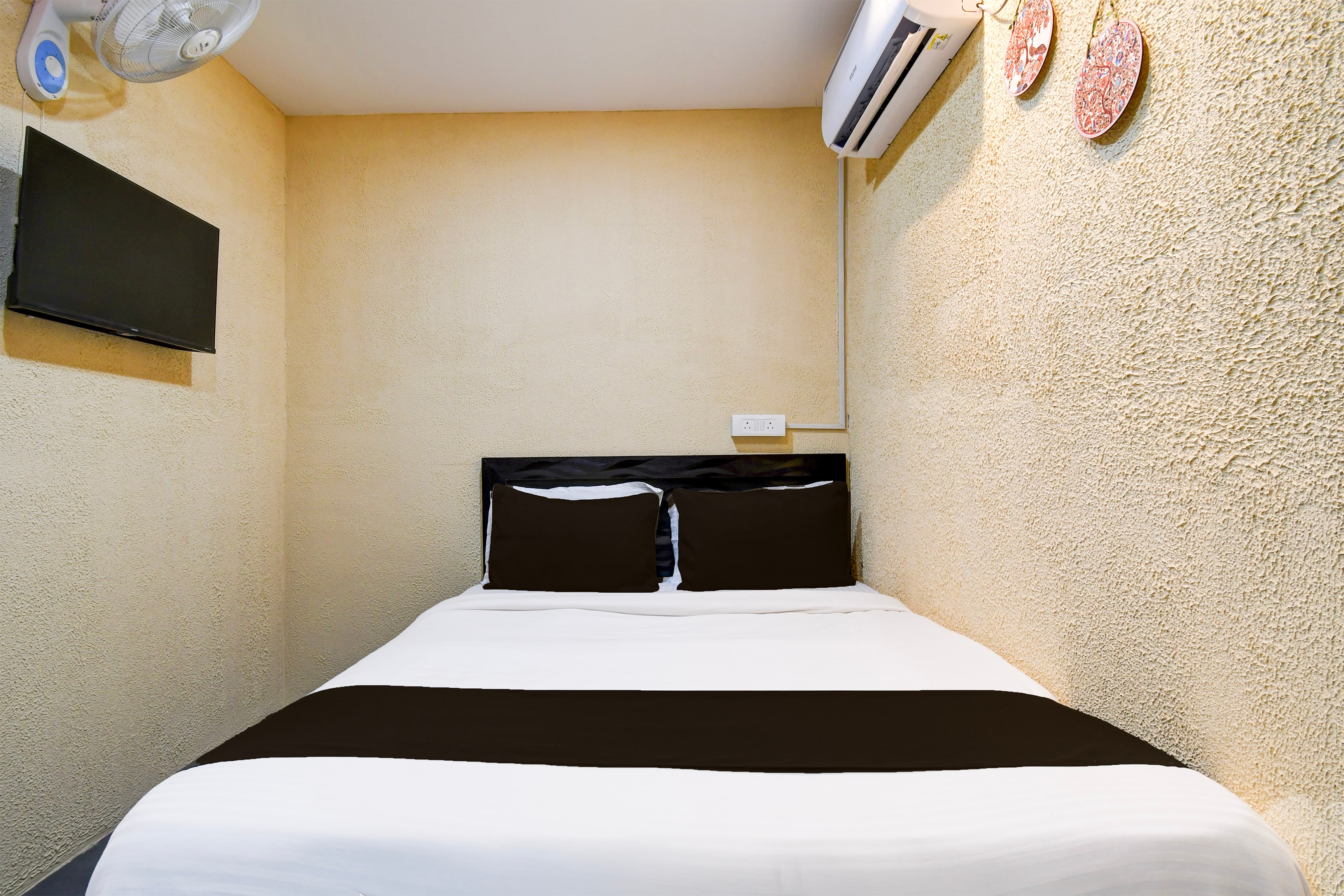 Hotel O Hotel Shreyansh - Tap to explore photos