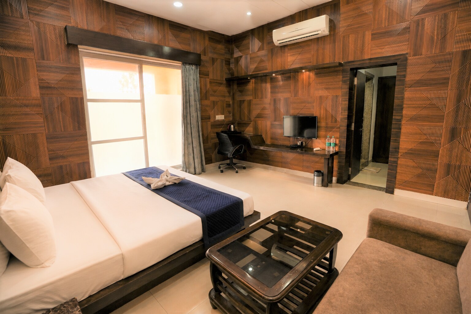 The Dream Hills Resort  A Scenic Mountain View Retreat - Tap to explore photos