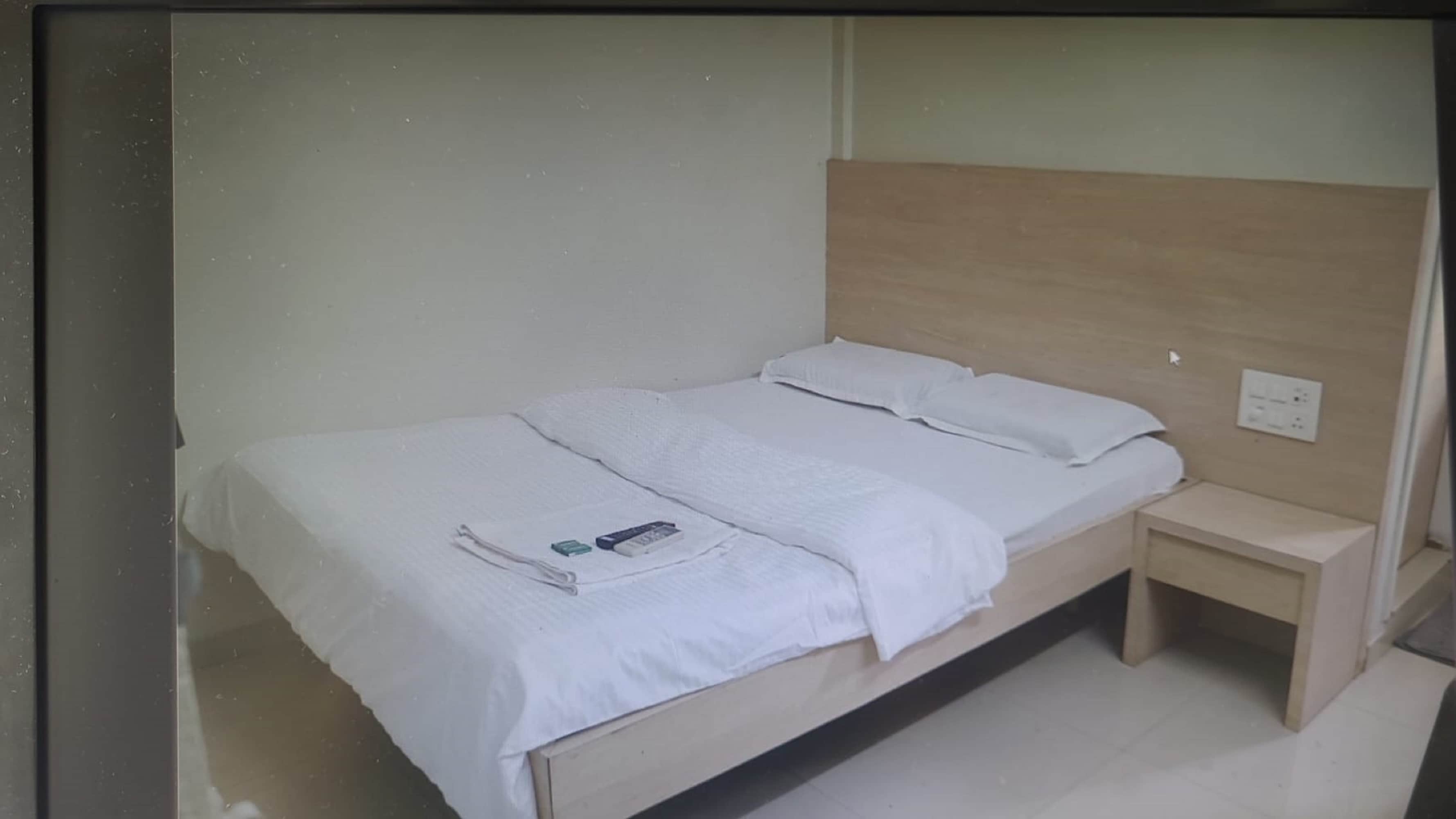Hotel Aashish Deluxe Lodging - Tap to explore photos