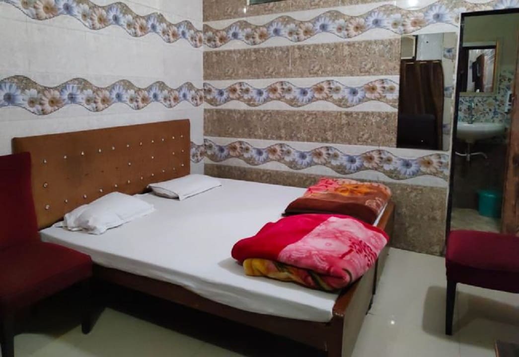 Gulmarg Hotel - Tap to explore photos