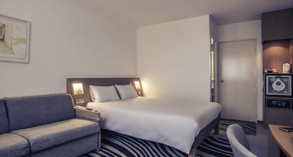 Novotel Bourges Room Type - Executive Room with queen-size bed and single sofa bed