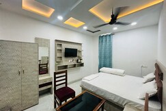 HOTEL SANGEETA INN NEAR VISHNUPAD TEMPLE