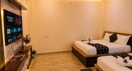 Hotel Raveera Inn Room Type - Deluxe Room