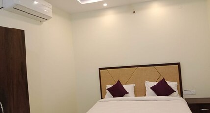 Susheel Banquet Hall & Luxury Rooms Room Type - Deluxe Room