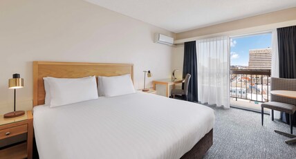 Best Western Hobart Room Type - 1 King Bed, Non-Smoking, Free Wifi Connection, Air-Conditioned, 42 Inch Lcd Television, Balcony Best Western Hobart Room Type - 1 King Bed, Non-Smoking, Free Wifi Connection, Air-Conditioned, 42 Inch Lcd Television, Balcony