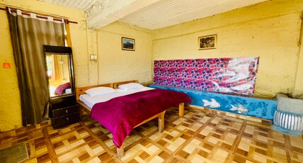 Neer Stay Room Type - Two-Bedroom House with porch