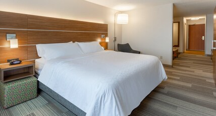 Holiday Inn Express & Suites BURLINGTON Room Type - 1 Bedroom Suite Sofa Bed